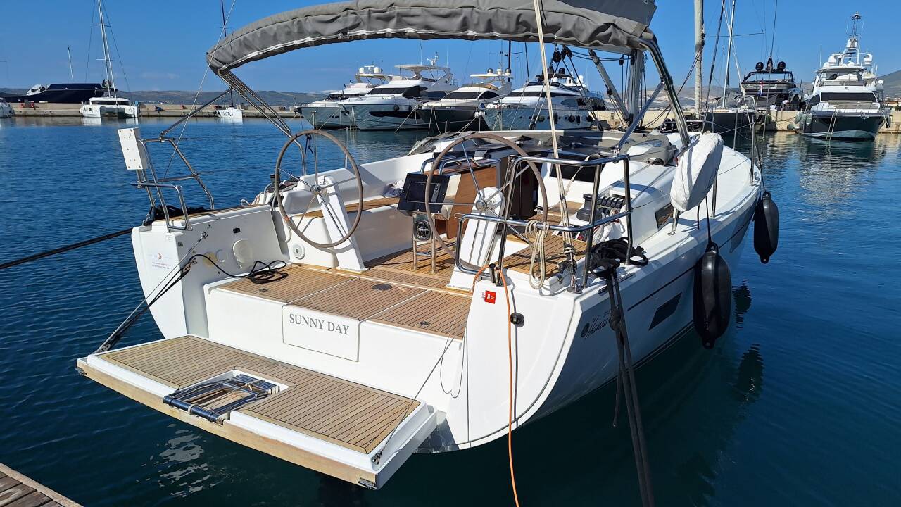 Hanse 388 Sunny Day