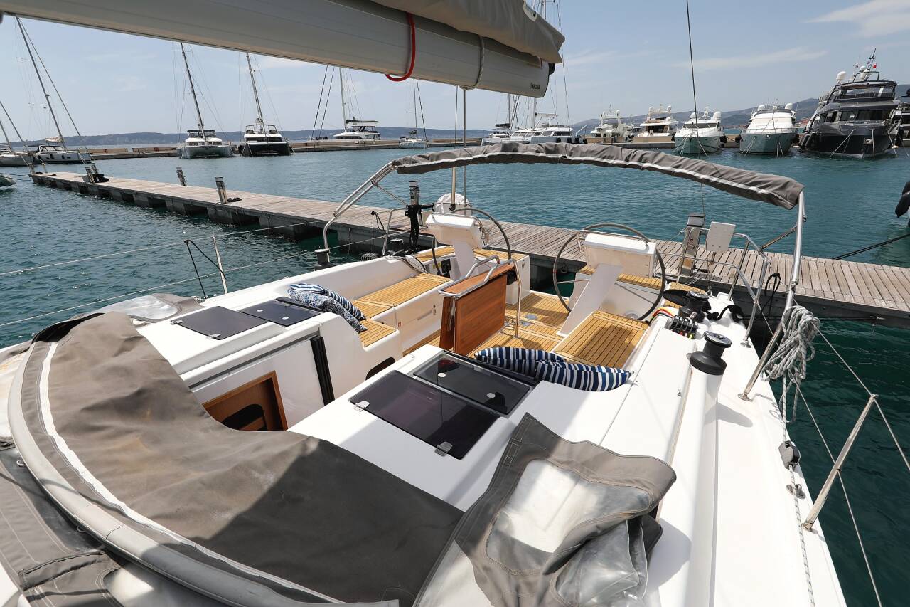 Hanse 455 Purple Rain