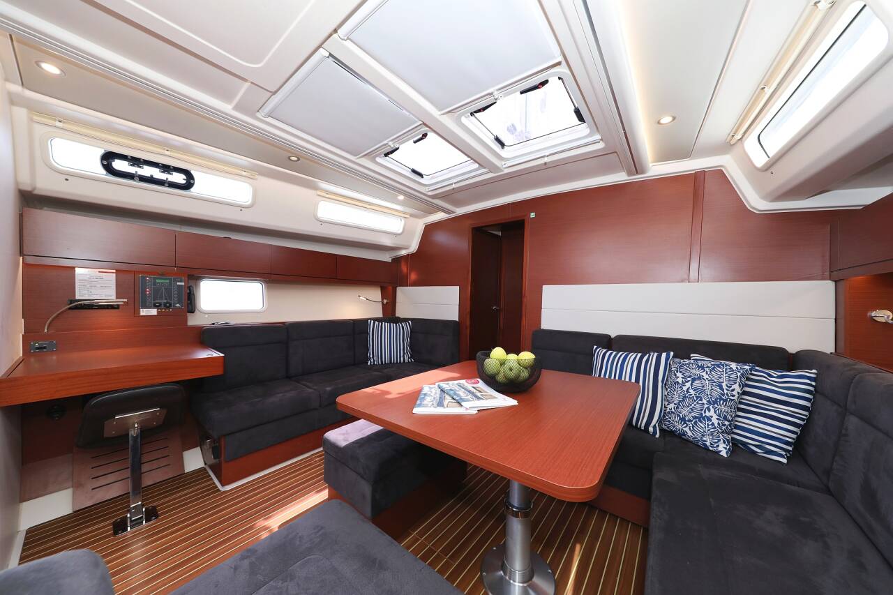 Hanse 458 Mika