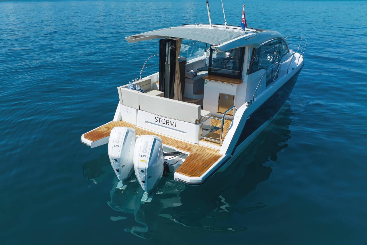 Sealine C335v | Stormi