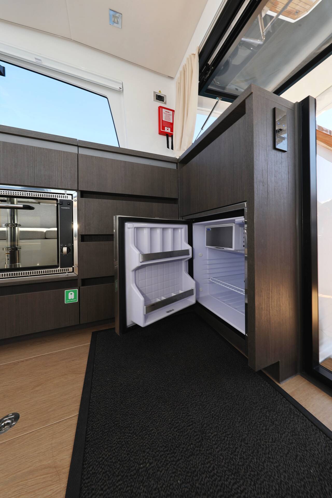 Sealine C335v Stormi