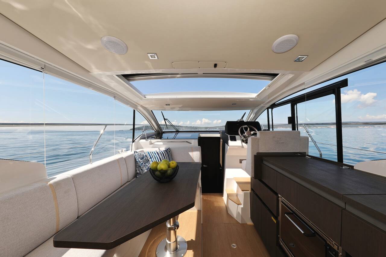 Sealine C335v Stormi