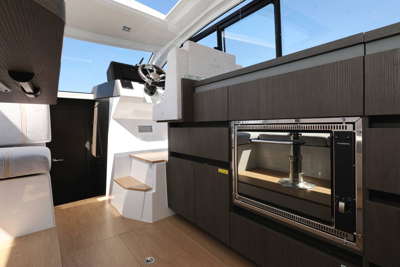 Sealine C335v Stormi