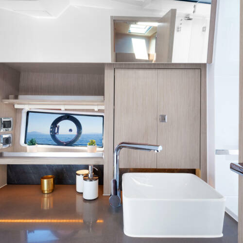 Sealine S335 