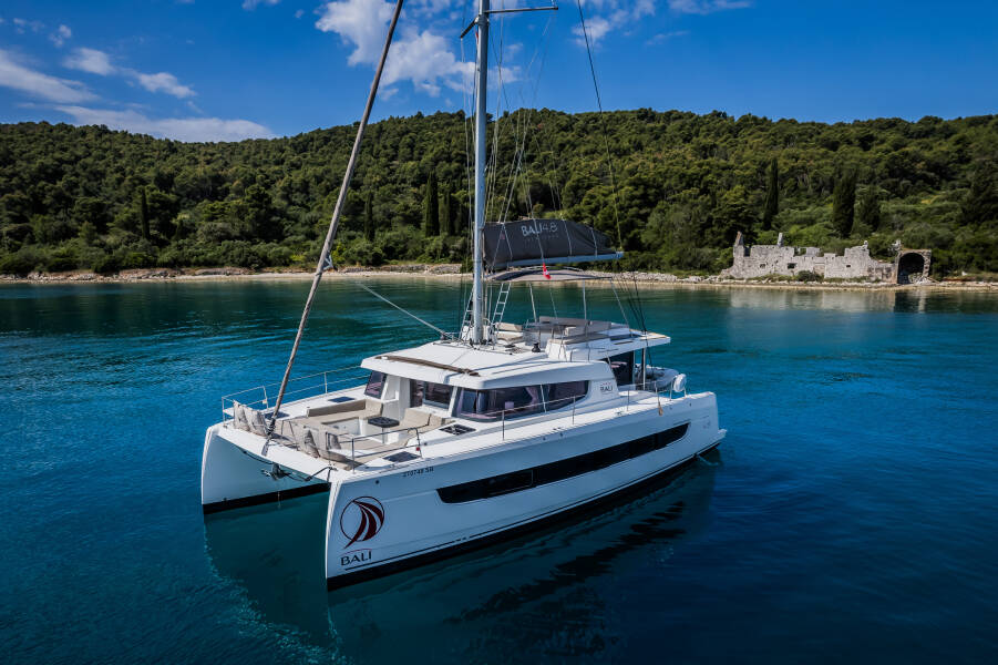 Bali 4.8  | Esthera