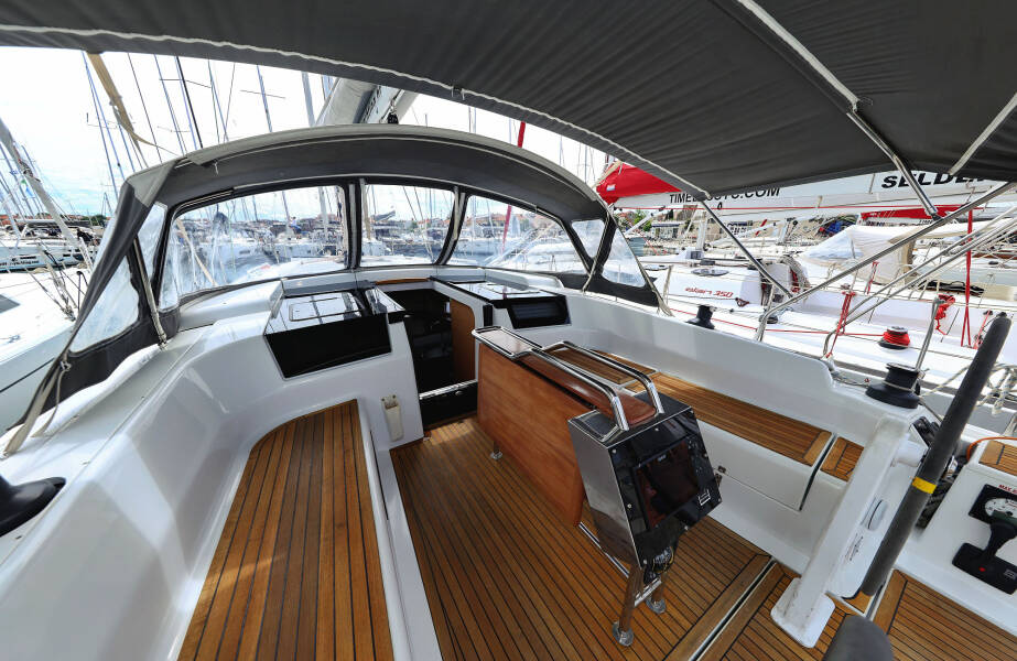 Hanse 418  | Leia