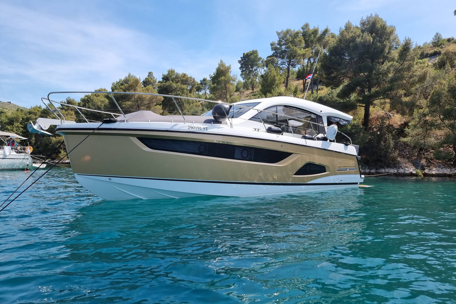Sealine C390  | Tireless