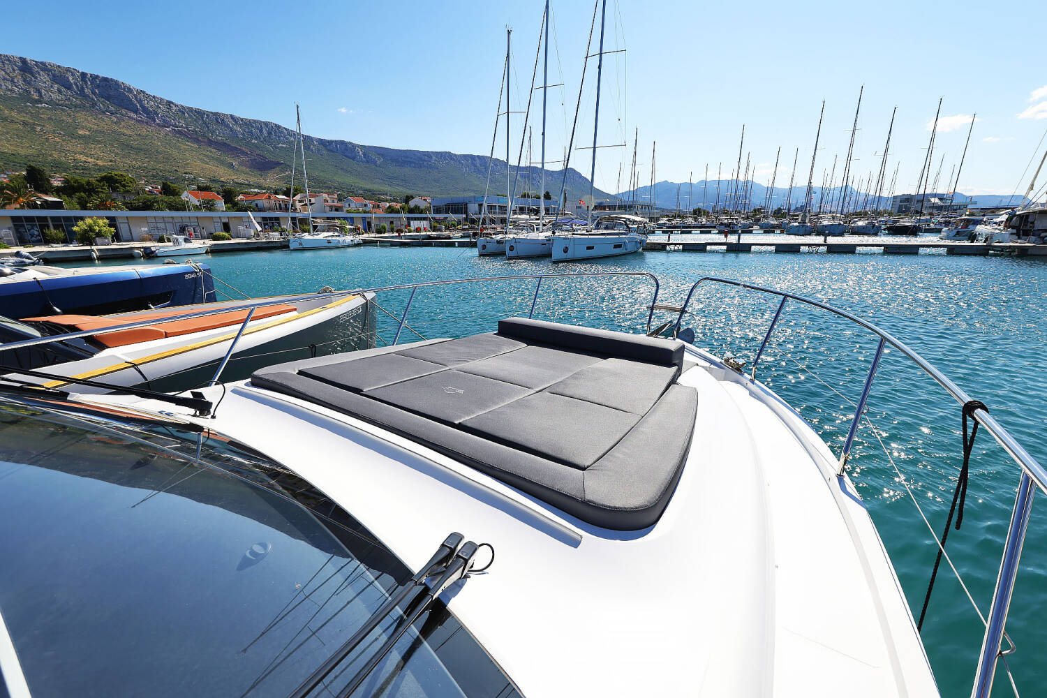 Sealine C390  | Tireless