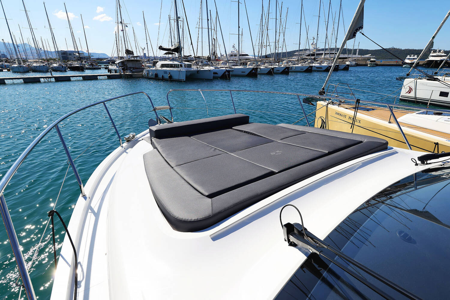 Sealine C390  | Tireless