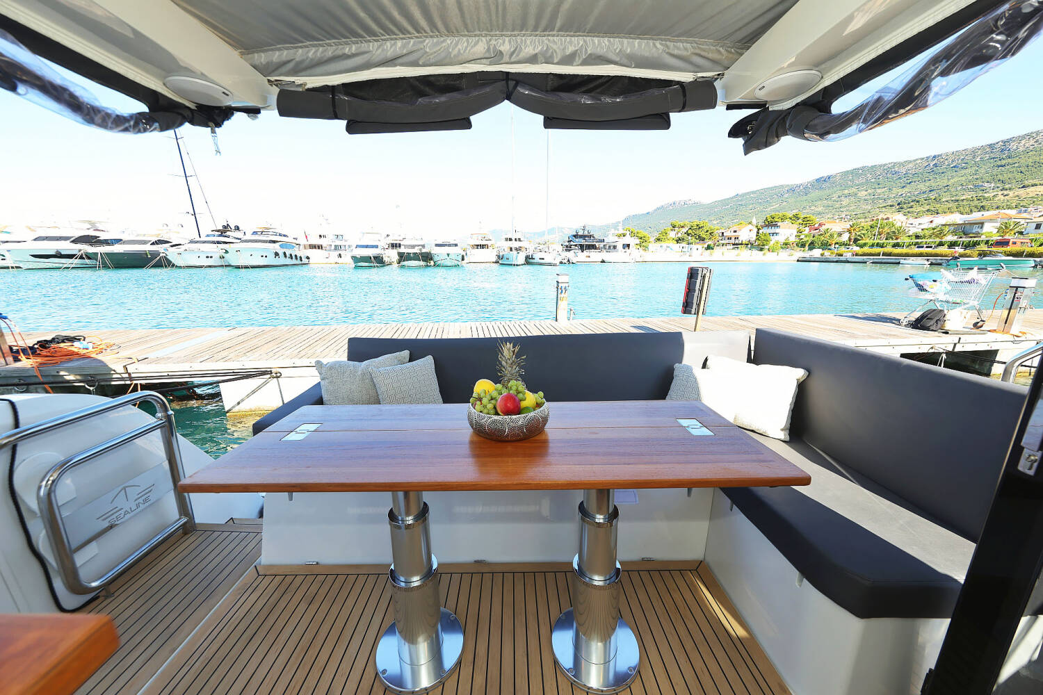 Sealine C390  | Tireless