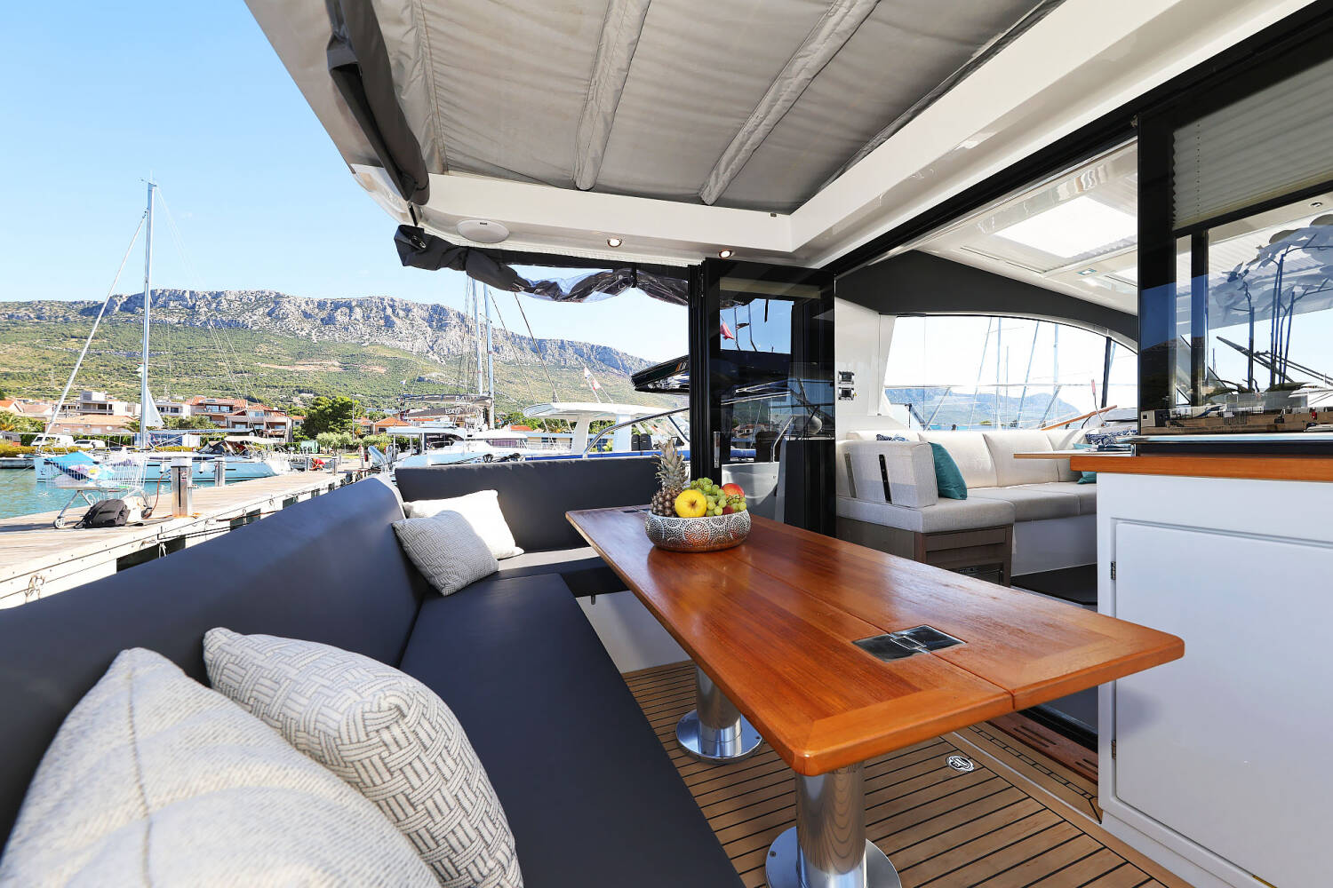 Sealine C390  | Tireless