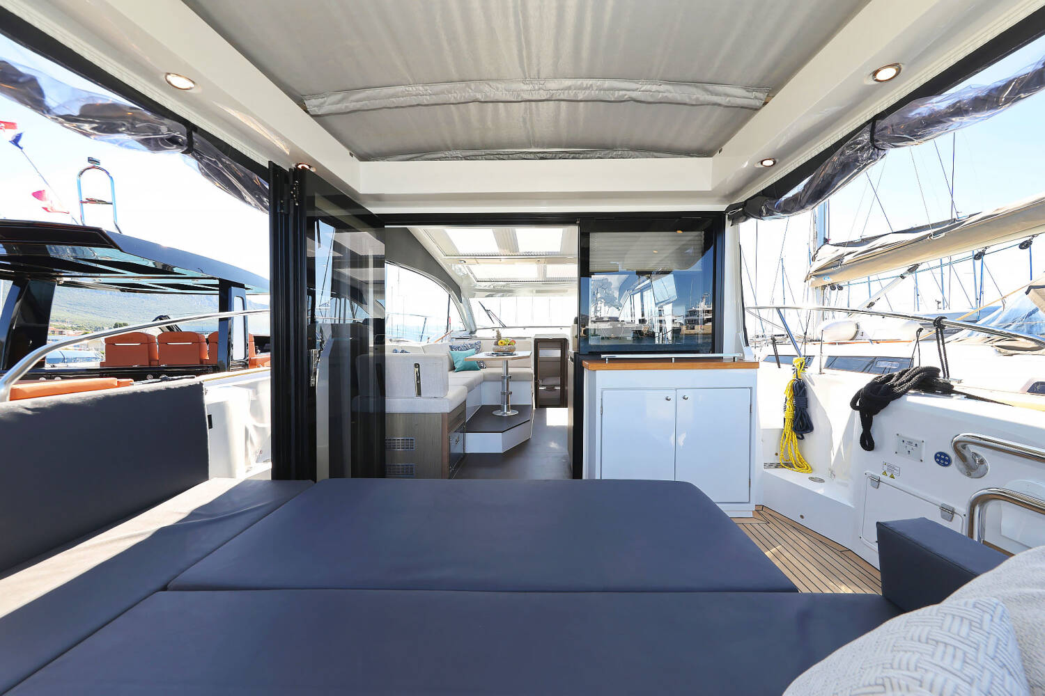 Sealine C390  | Tireless