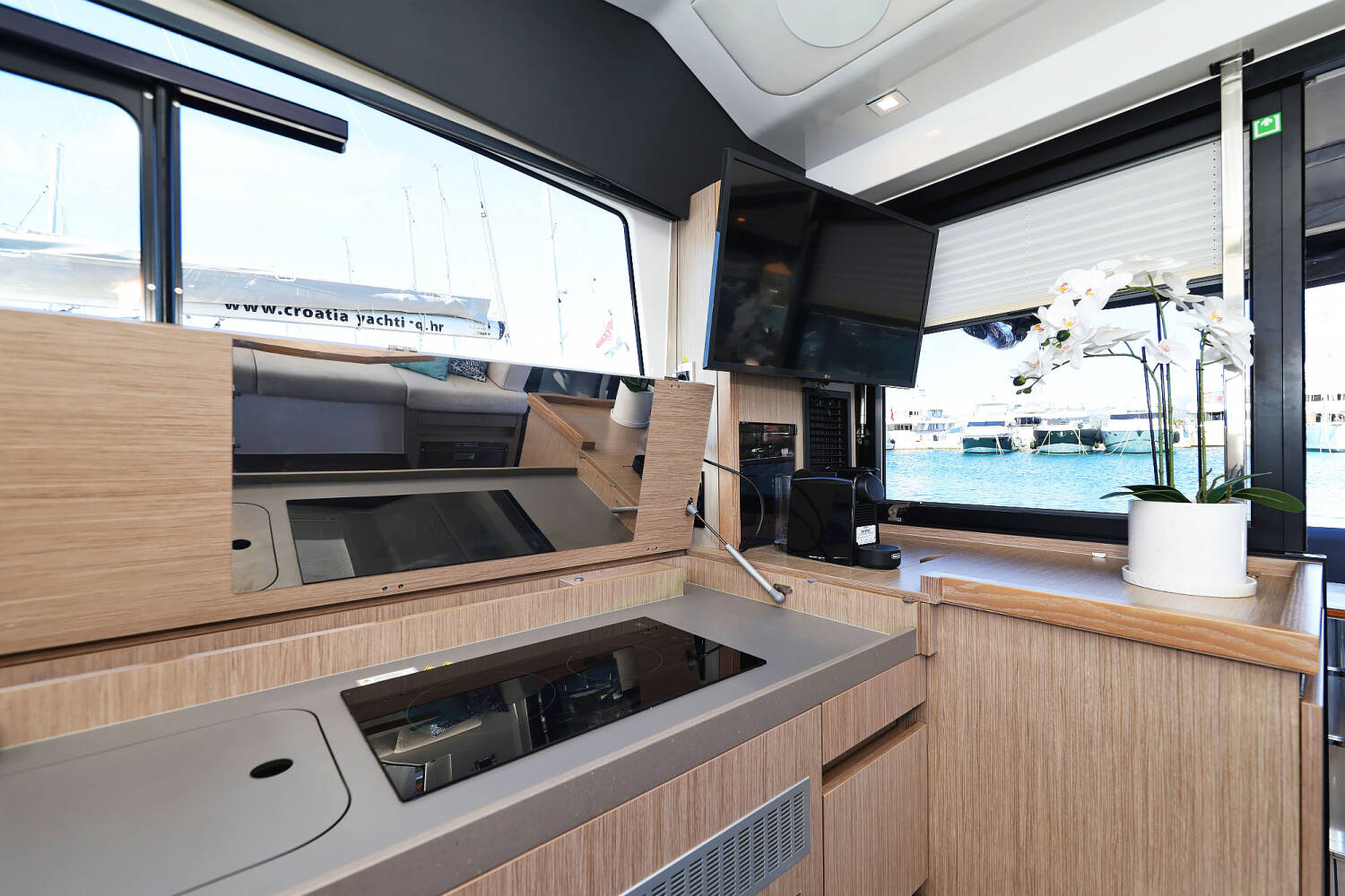 Sealine C390  | Tireless