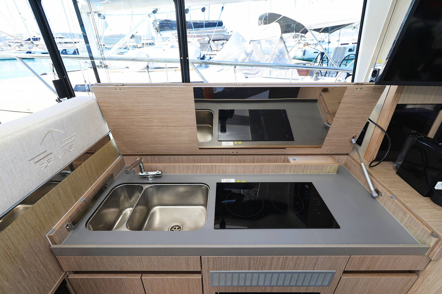 Sealine C390  | Tireless