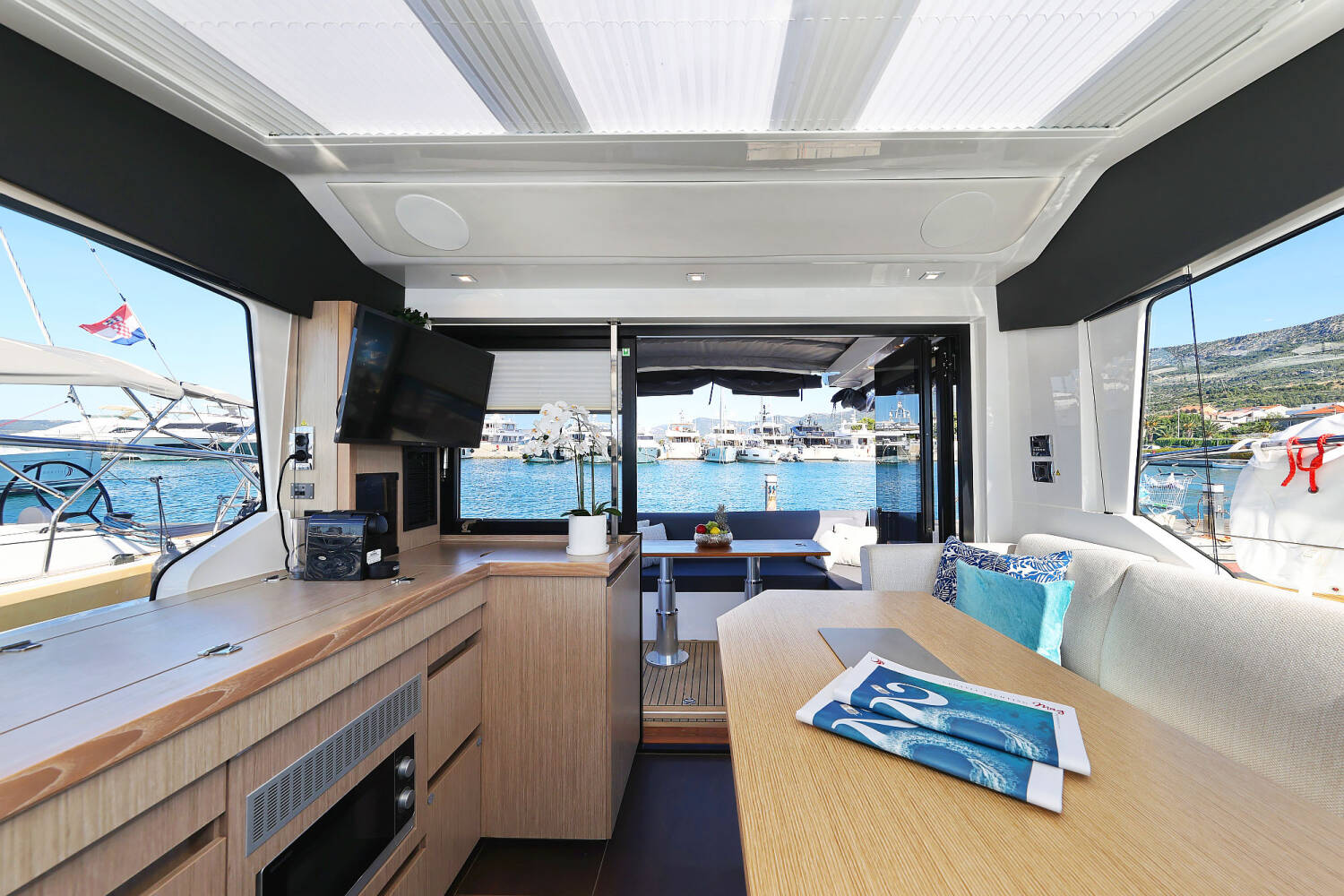 Sealine C390  | Tireless