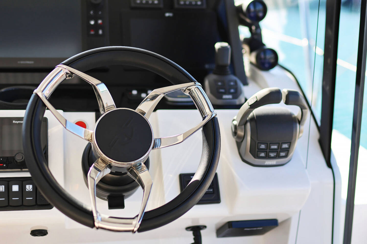 Sealine C390  | Tireless