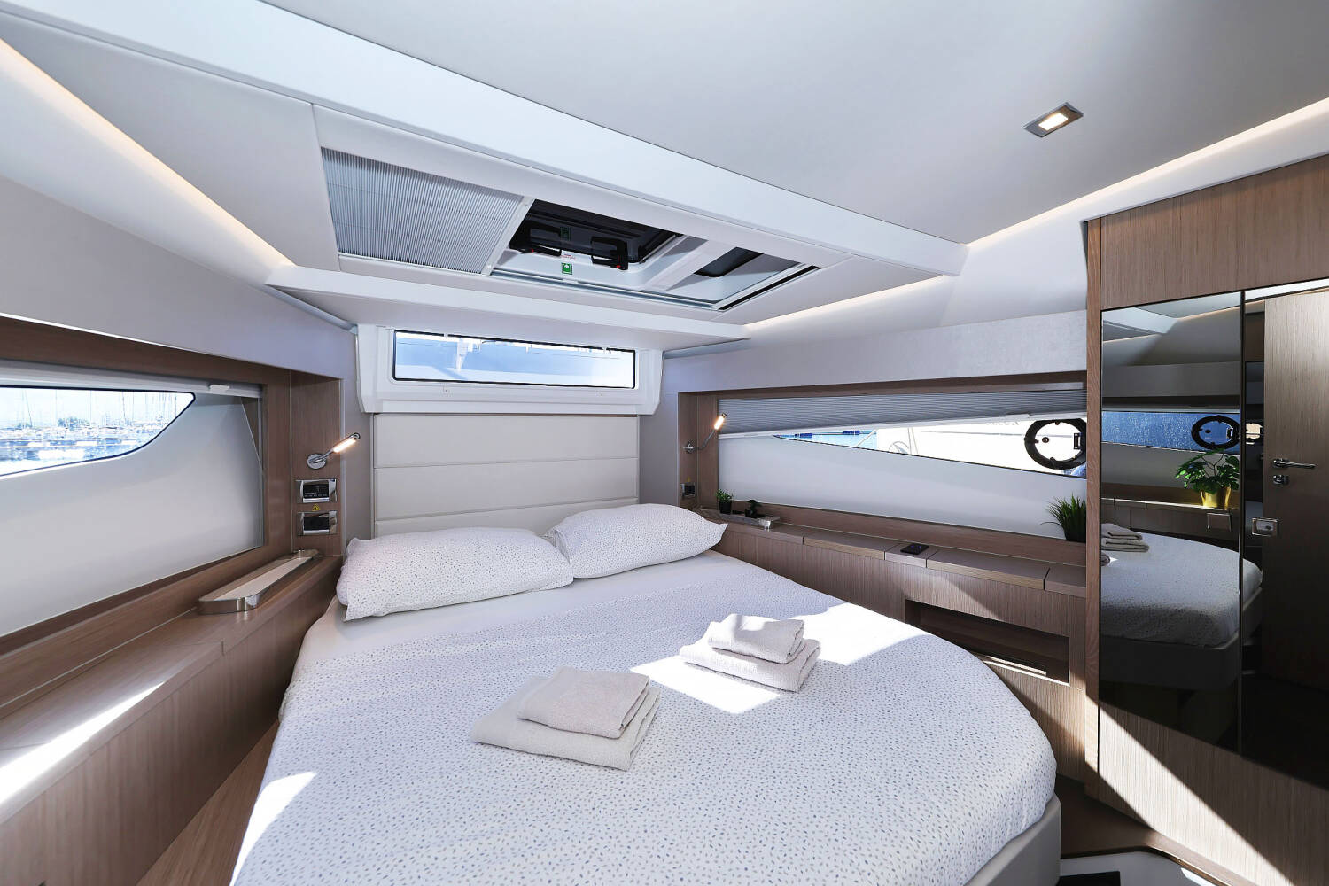 Sealine C390  | Tireless