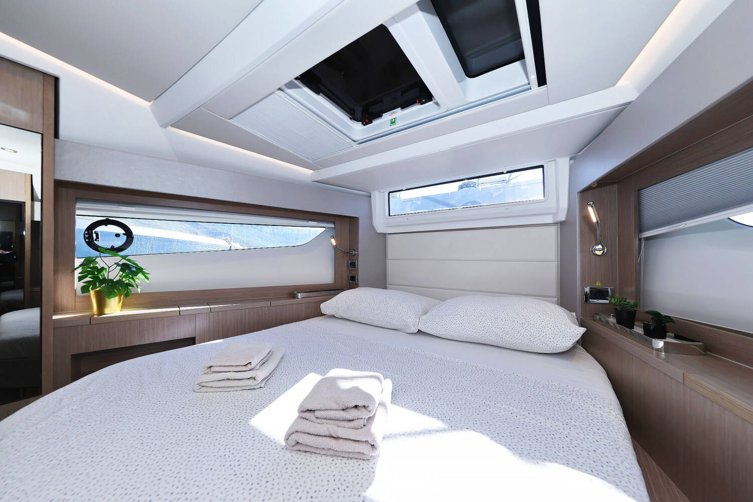 Sealine C390  | Tireless