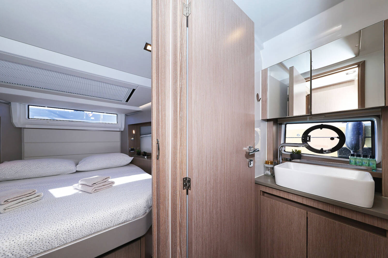 Sealine C390  | Tireless