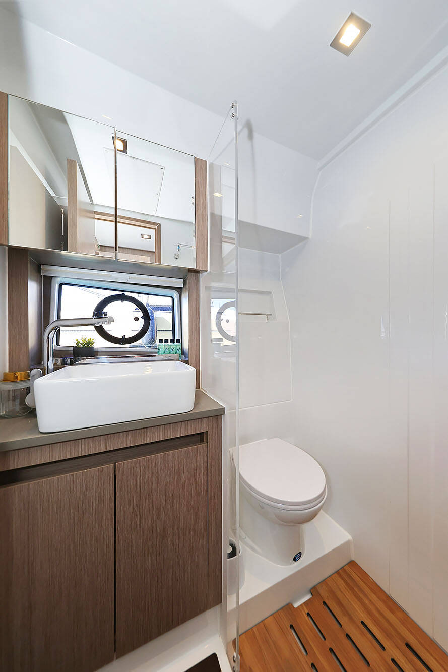 Sealine C390  | Tireless