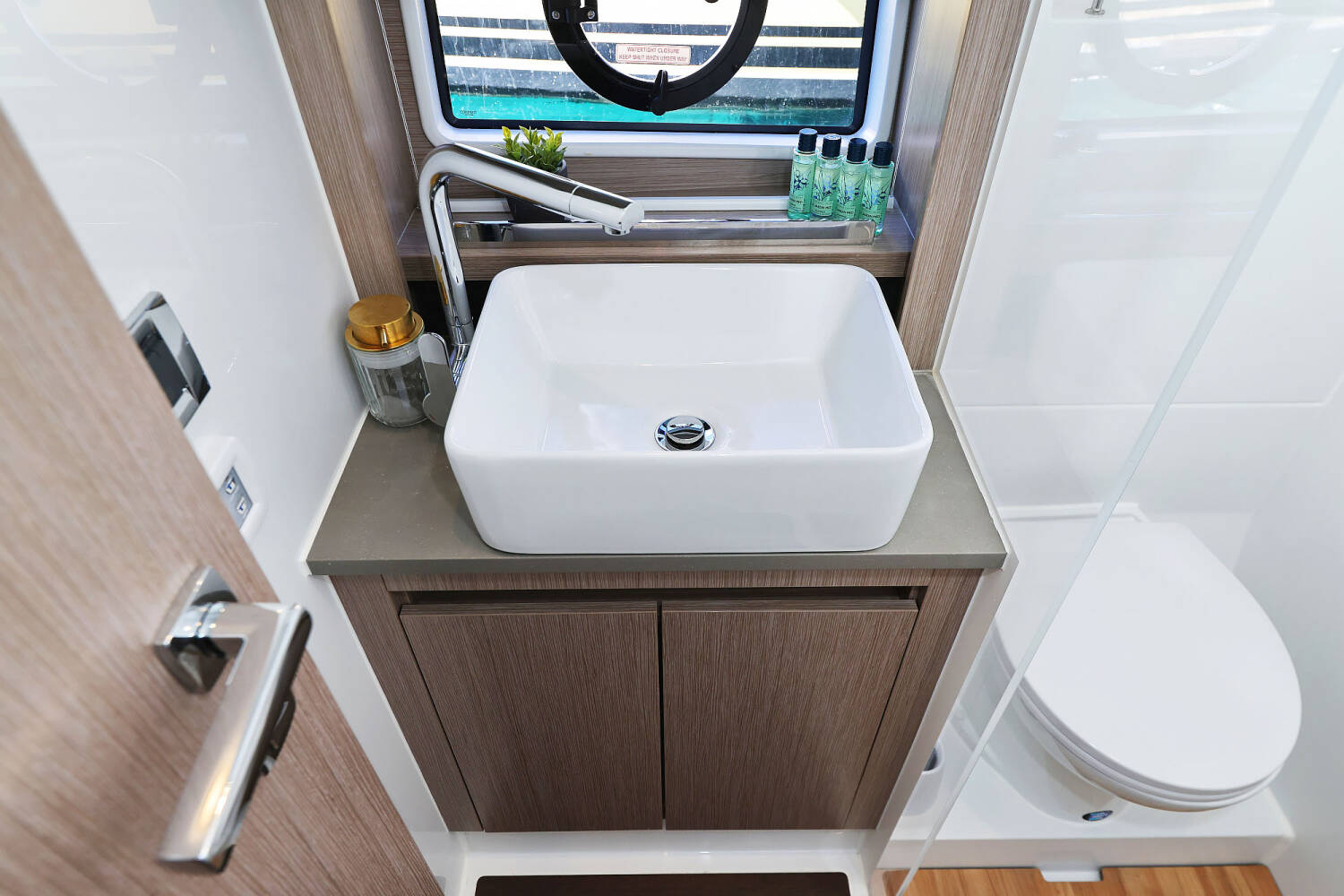 Sealine C390  | Tireless