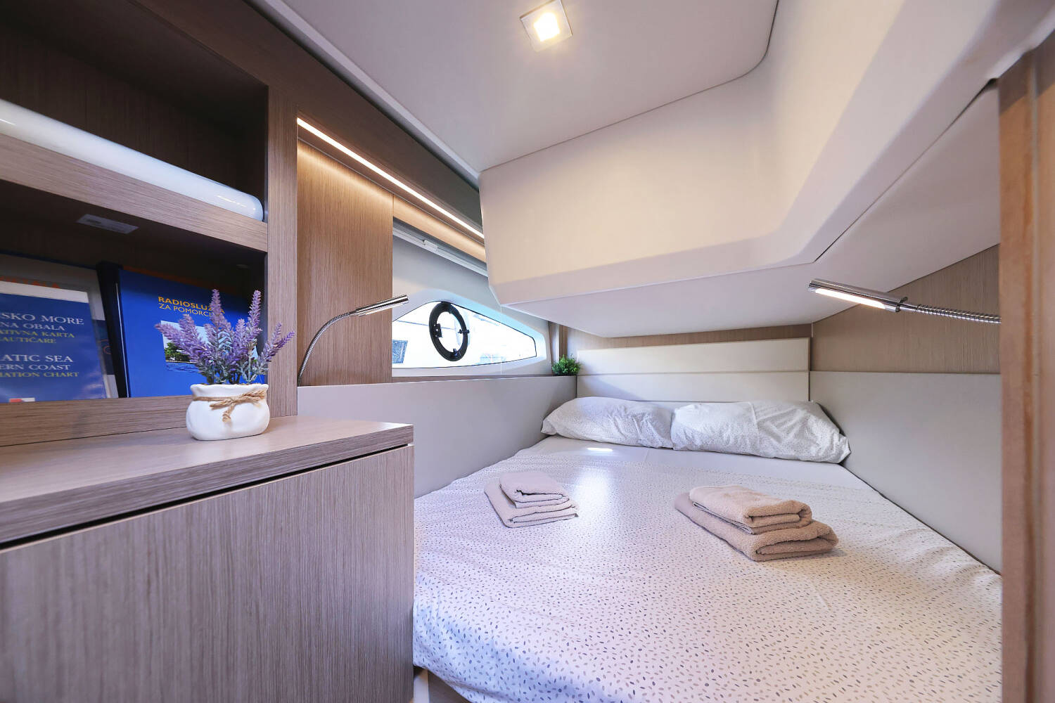 Sealine C390  | Tireless