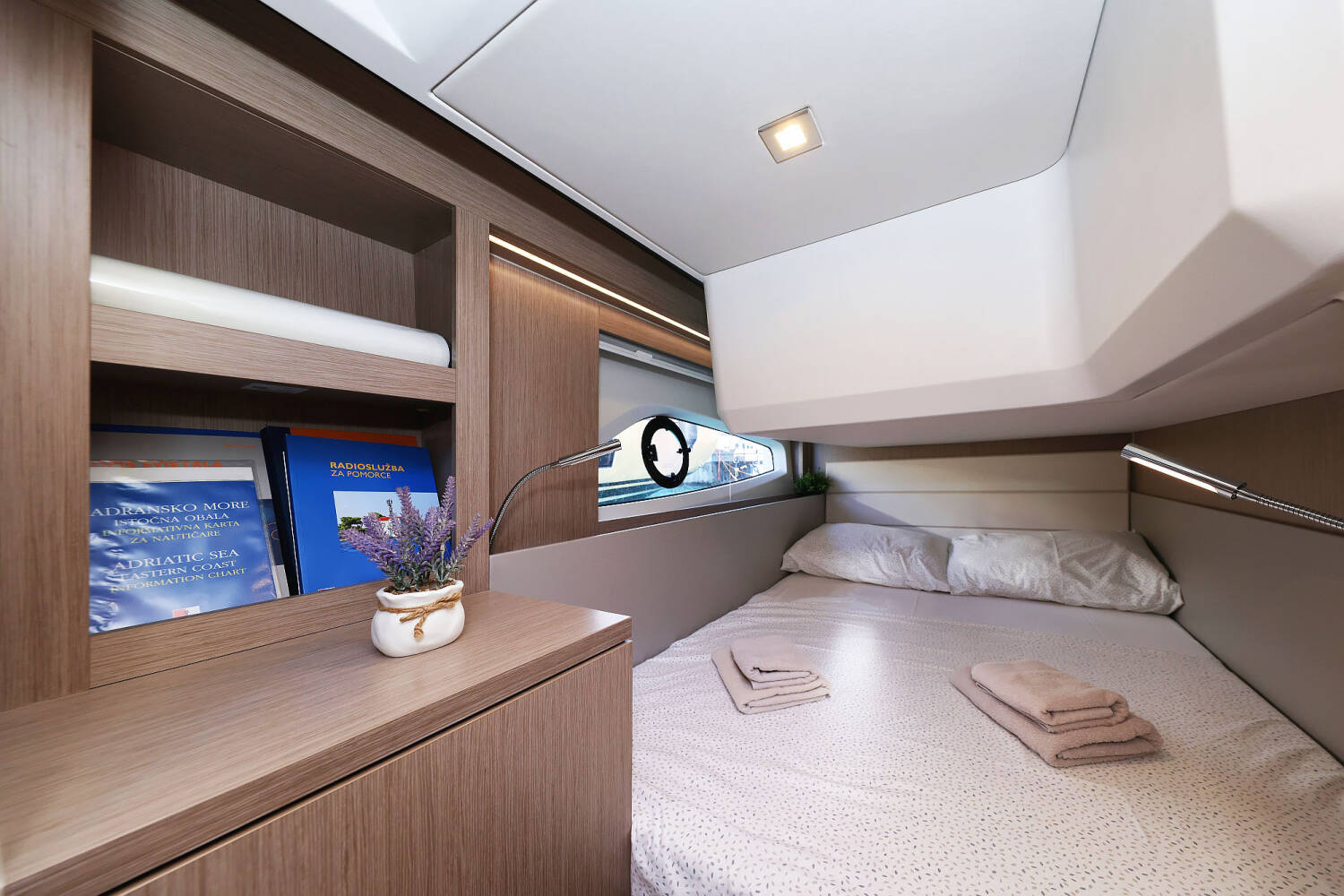 Sealine C390  | Tireless