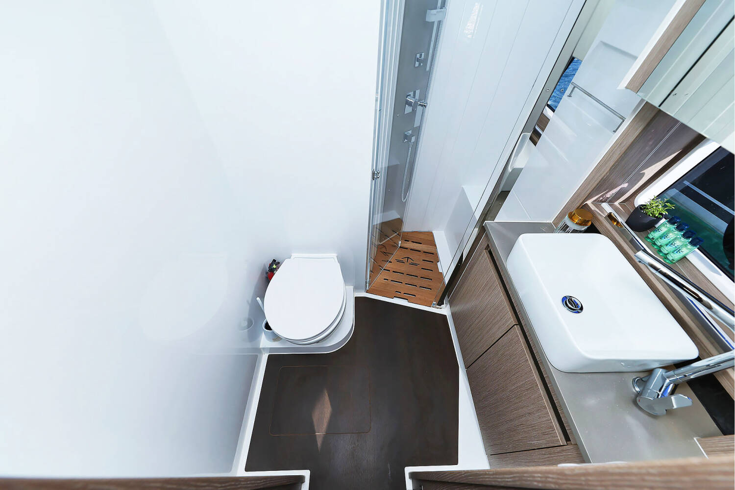 Sealine C390  | Tireless