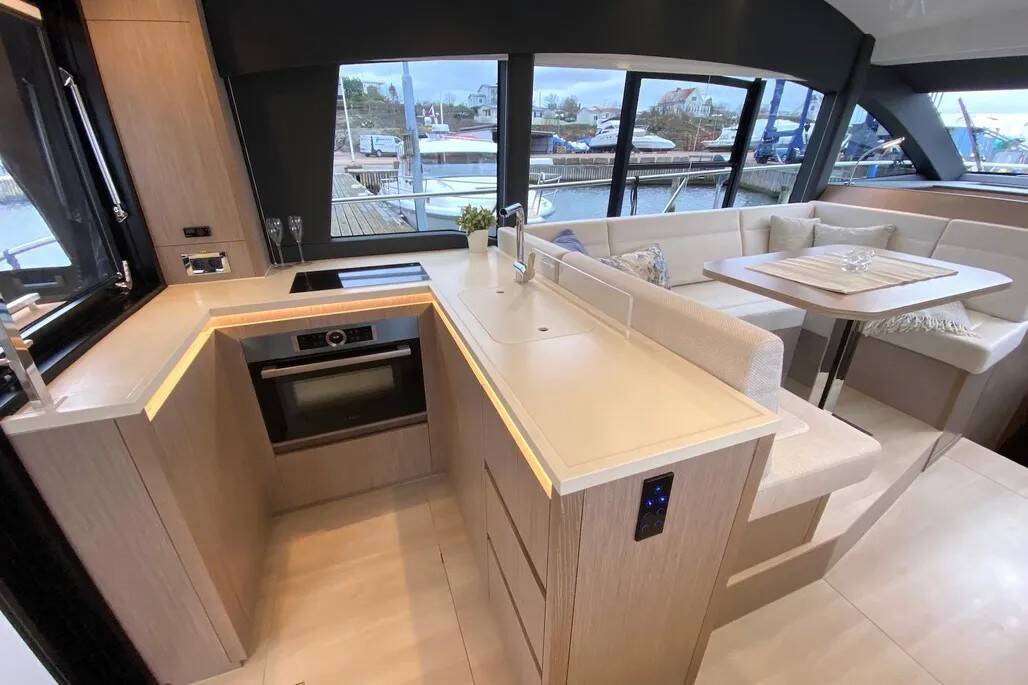 Sealine F430  | Tireless Too